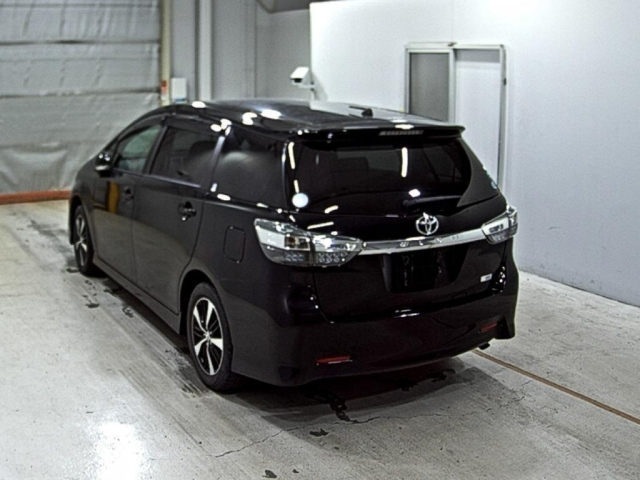 TOYOTA WISH 2016