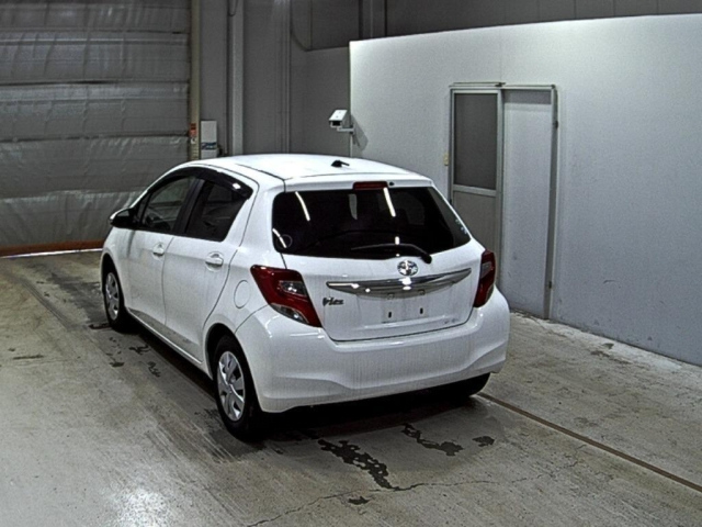 TOYOTA VITZ 2016