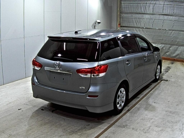 TOYOTA WISH 2012