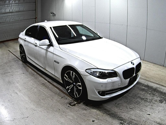 BMW 5 SERIES 2010