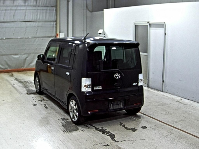 TOYOTA PIXIS SPACE 2012