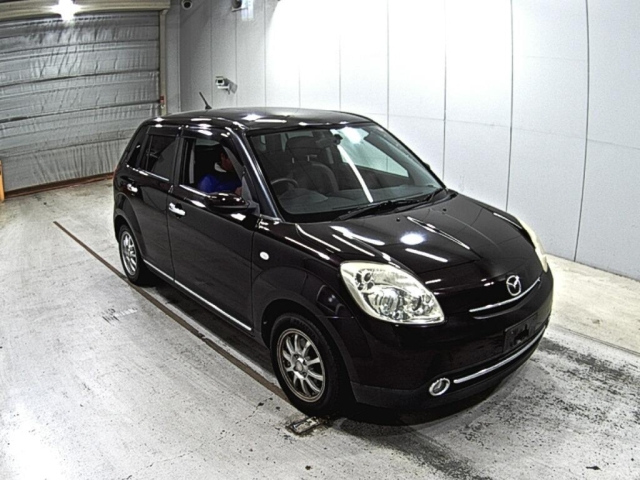 MAZDA VERISA 2009