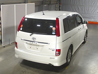 TOYOTA ISIS 2010