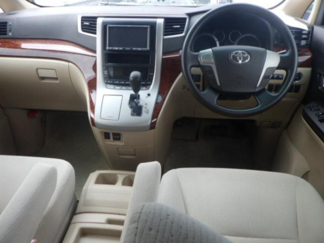 TOYOTA ALPHARD 2009