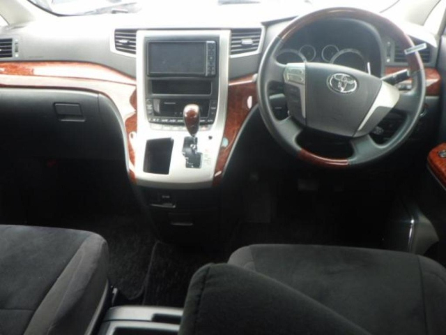 TOYOTA VELLFIRE 2011