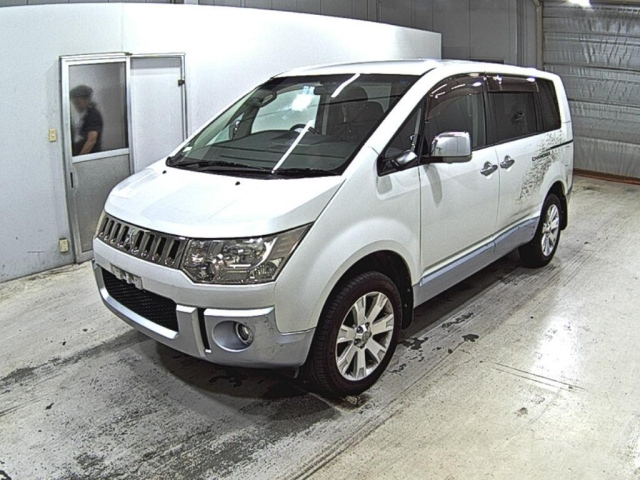 MITSUBISHI DELICA D5 2009
