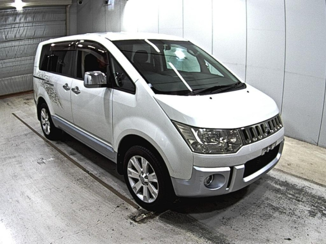 MITSUBISHI DELICA D5 2009