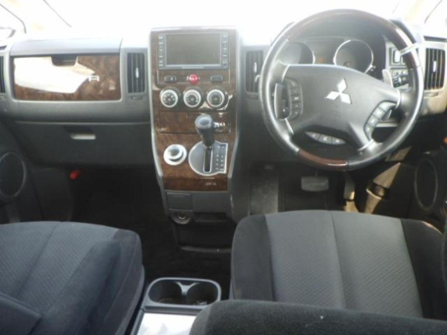 MITSUBISHI DELICA D5 2009