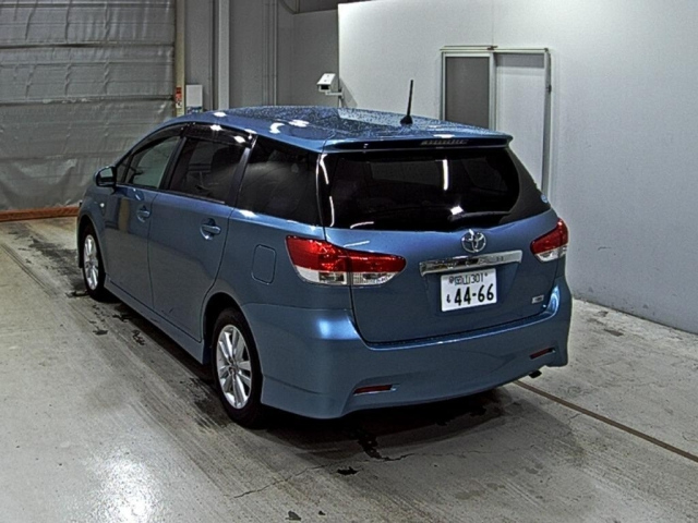 TOYOTA WISH 2011