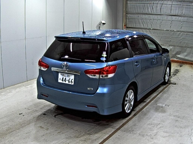 TOYOTA WISH 2011