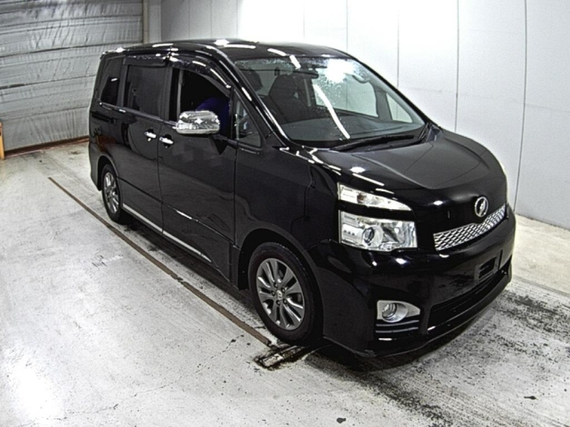 TOYOTA VOXY 2012