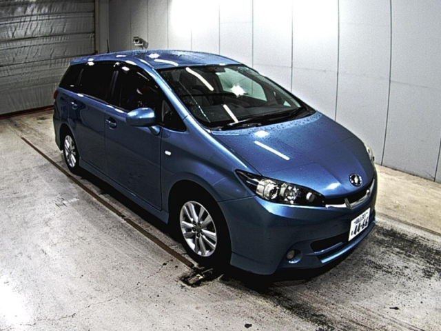 TOYOTA WISH 2011