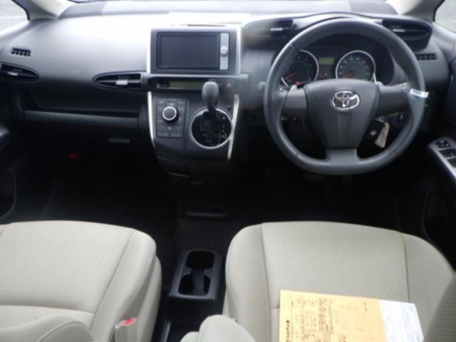 TOYOTA WISH 2011