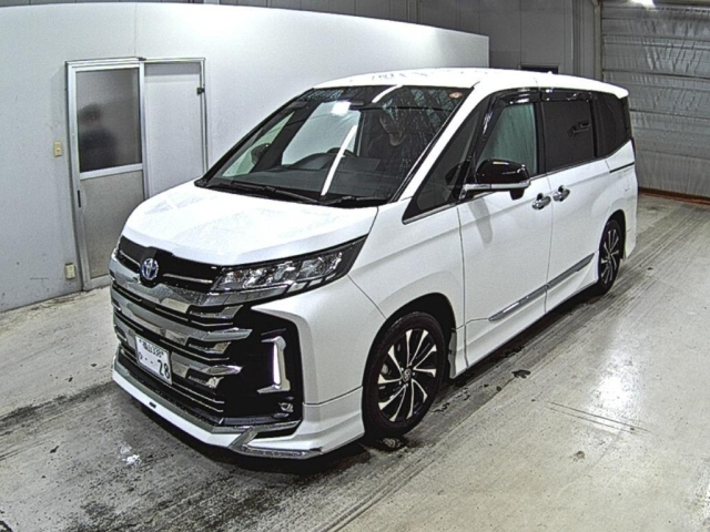 TOYOTA NOAH 2023