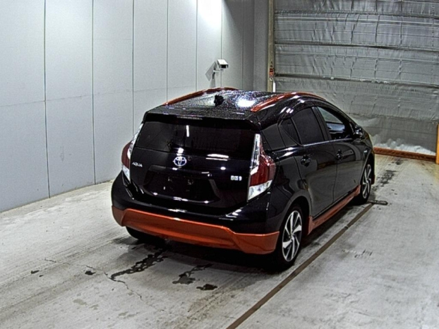 TOYOTA AQUA 2015