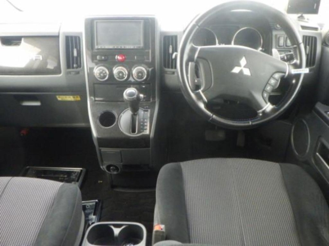 MITSUBISHI DELICA D5 2010