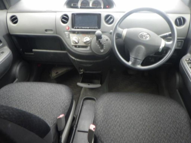 TOYOTA SIENTA 2013