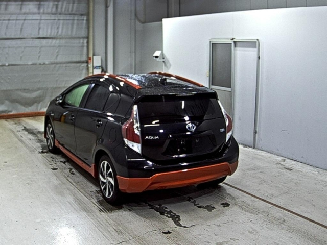 TOYOTA AQUA 2015