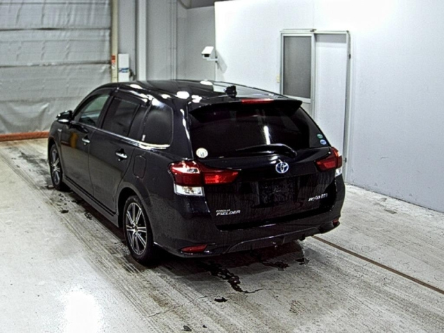 TOYOTA COROLLA FIELDER 2015