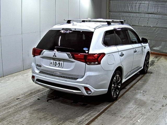 MITSUBISHI OUTLANDER PHEV 2016