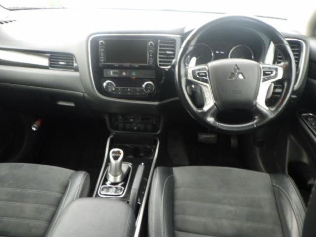 MITSUBISHI OUTLANDER PHEV 2016
