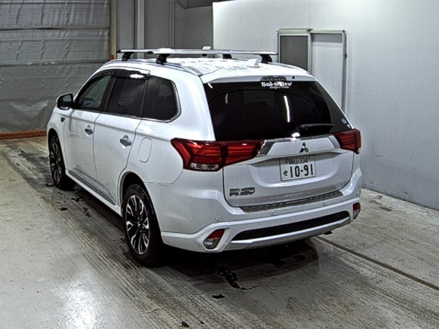 MITSUBISHI OUTLANDER PHEV 2016