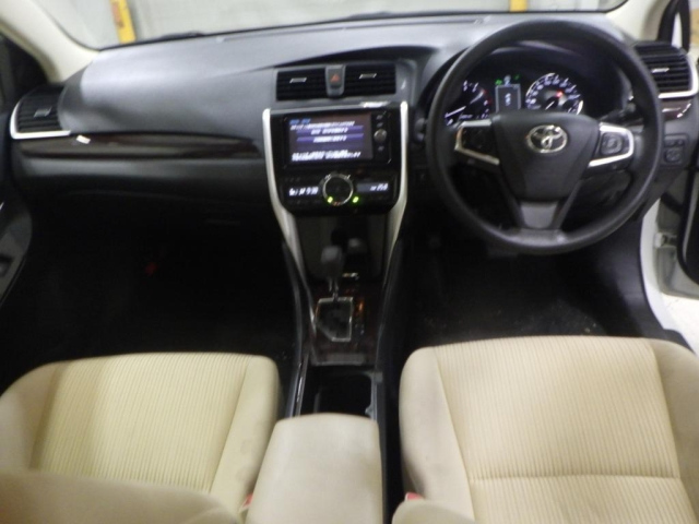 TOYOTA PREMIO 2016