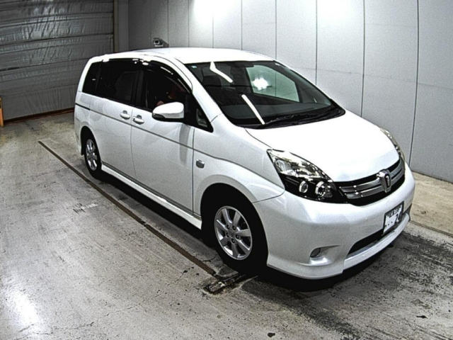 TOYOTA ISIS 2016