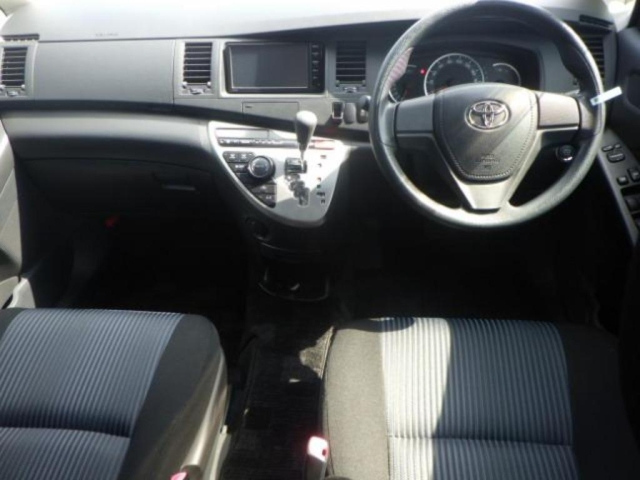TOYOTA ISIS 2016