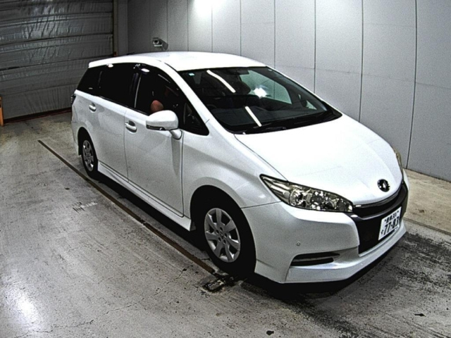TOYOTA WISH 2013