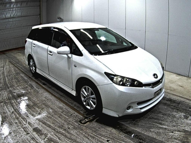 TOYOTA WISH 2010