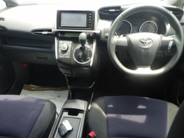TOYOTA WISH 2015