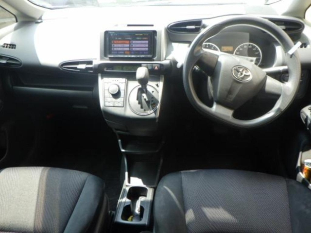 TOYOTA WISH 2013