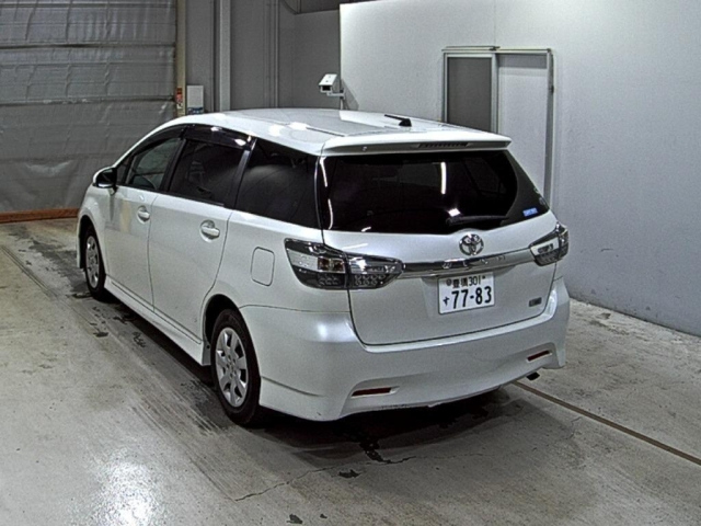 TOYOTA WISH 2013