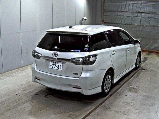 TOYOTA WISH 2013