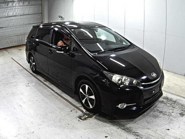 TOYOTA WISH 2016