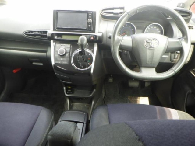 TOYOTA WISH 2016