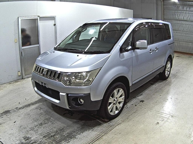 MITSUBISHI DELICA D5 2009