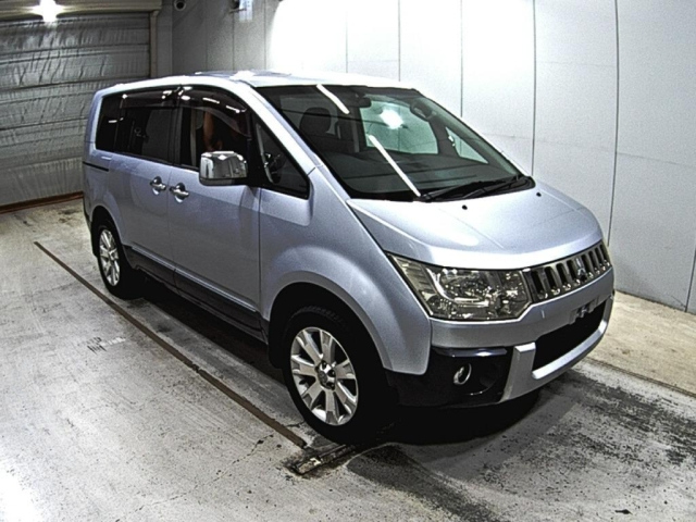 MITSUBISHI DELICA D5 2009
