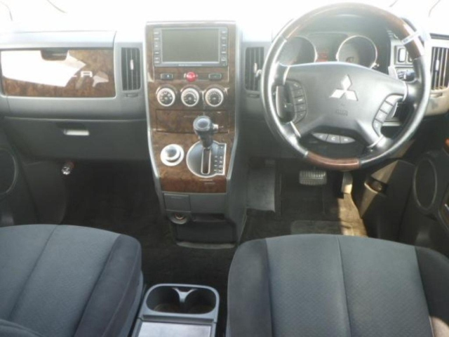 MITSUBISHI DELICA D5 2009