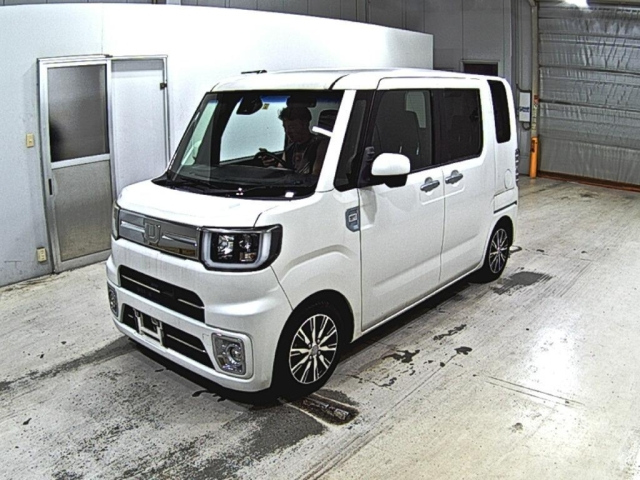 DAIHATSU WAKE 2016
