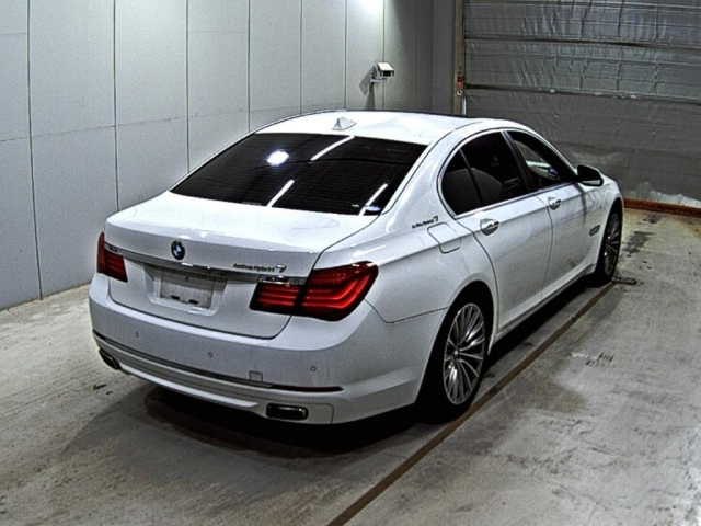 BMW 7 SERIES 2013