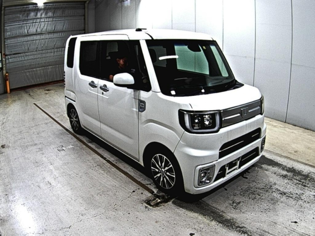 DAIHATSU WAKE 2016