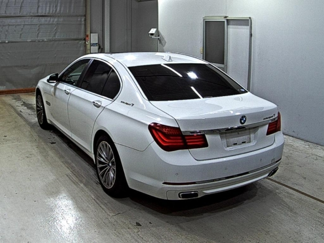 BMW 7 SERIES 2013