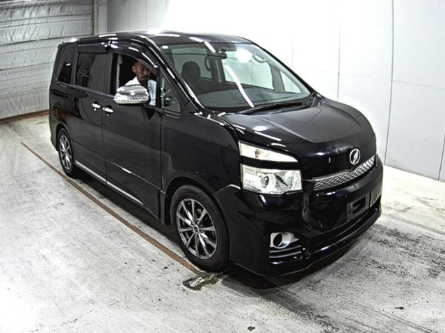 TOYOTA VOXY 2012