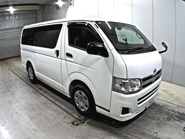 TOYOTA HIACE VAN 2011