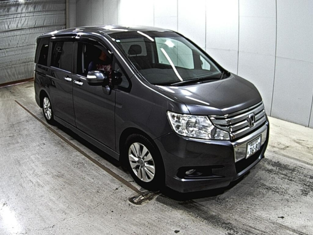 HONDA STEP WAGON 2011