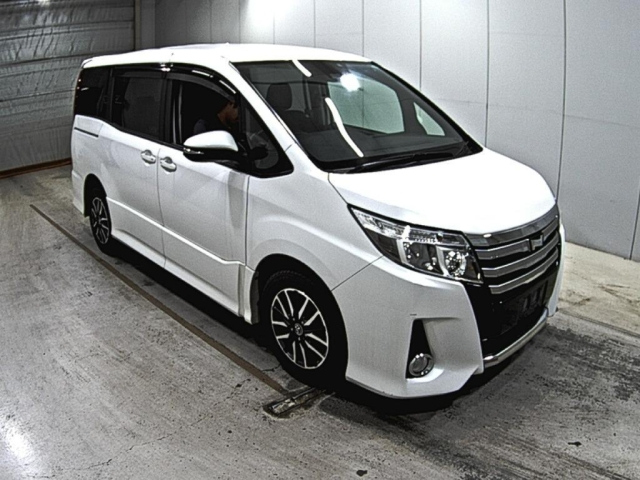 TOYOTA NOAH