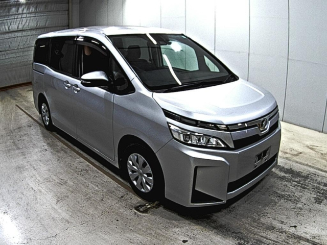 TOYOTA VOXY 2018