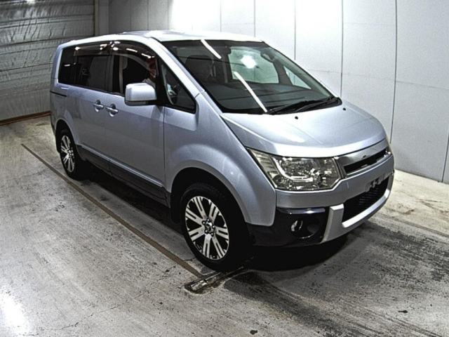 MITSUBISHI DELICA D5